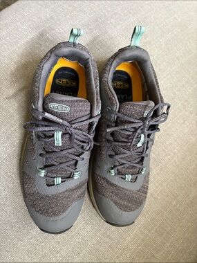 Keen Gray Sneakers with Mint Accent Pull Tabs